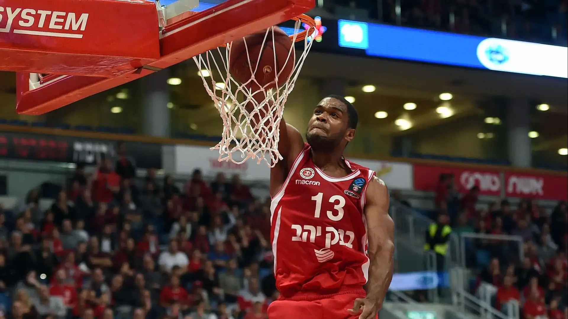 שחקן הפועל ירושלים רונלד רוברטס