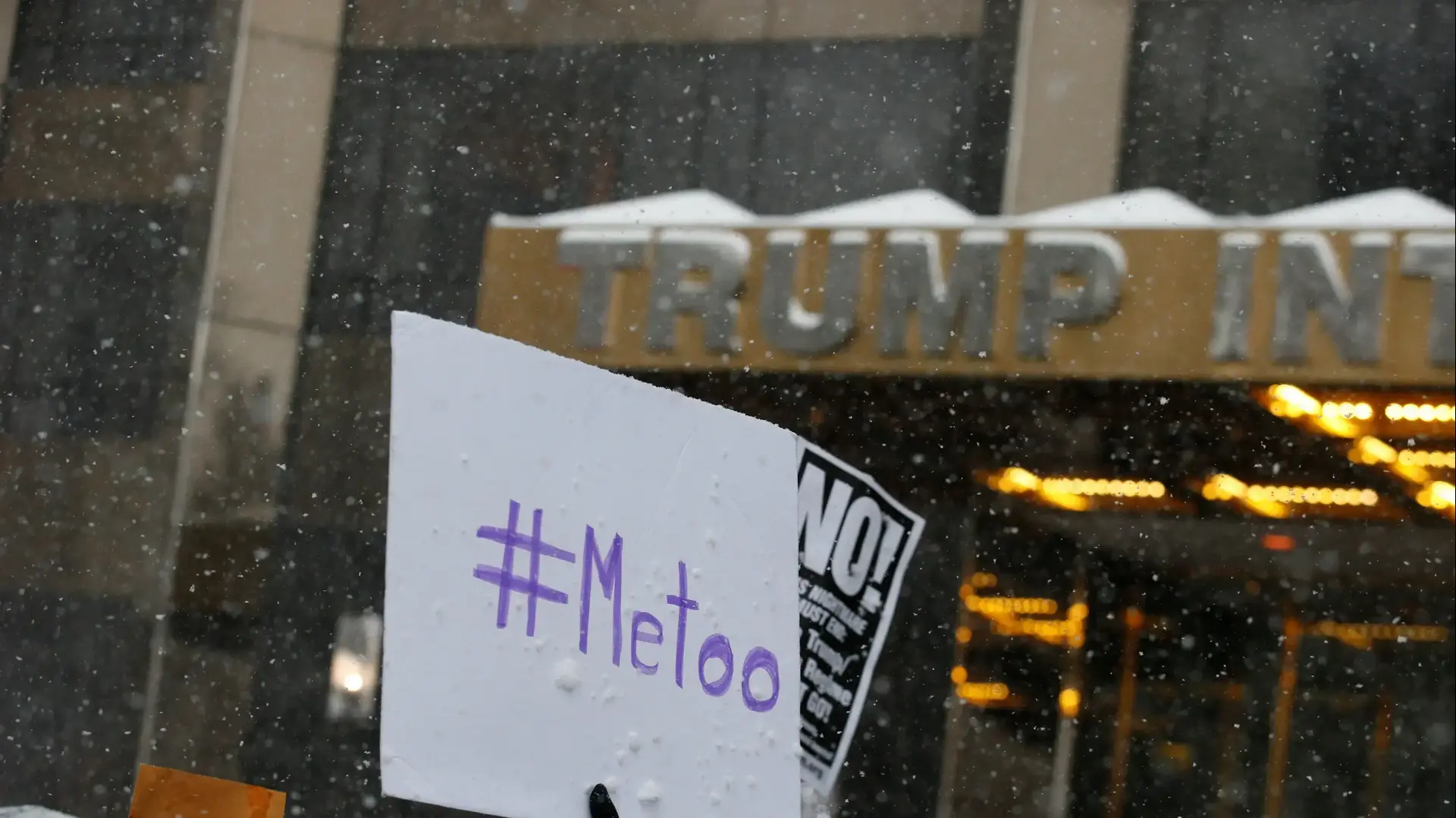 מפגינות נגד דולנד טראמפ,  קמפיין "Me too",  ניו יורק, דצמבר 2017