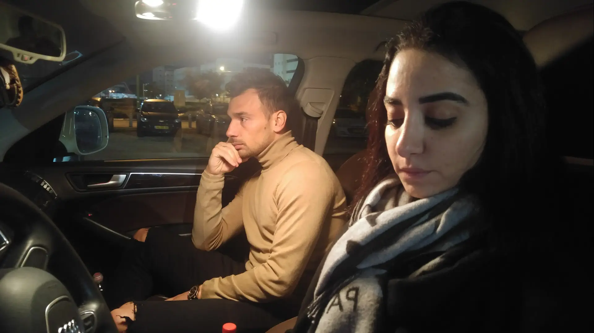 שחקן מכבי פתח תקוה סוטיריס ניניס עם הסוכנת ויקי וקנין