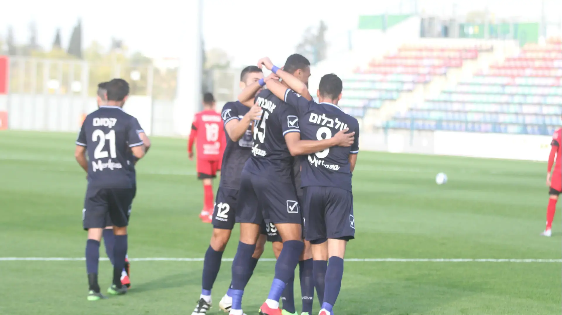שחקני הפועל נצרת עילית חוגגים שחקני הפועל נצרת עילית חוגגים