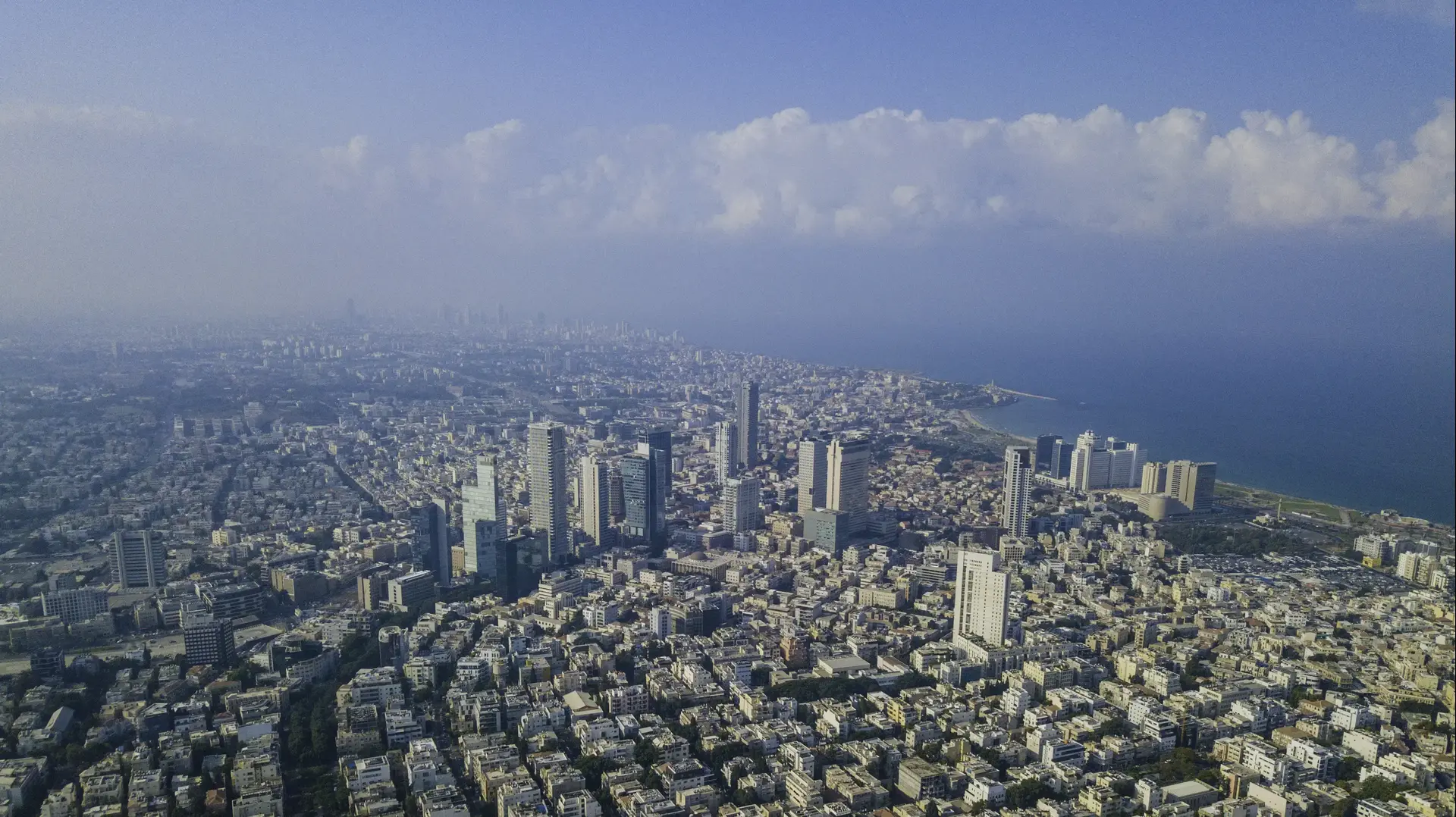 שדרות רוטשילד ומרכז תל אביב במראה מהאוויר