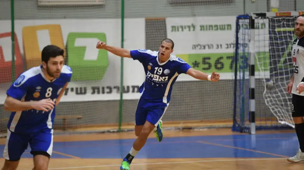 שחקן בני הרצליה יוסי אפו