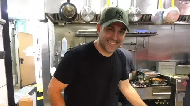 מאיר אדוני במטבח של דוניא