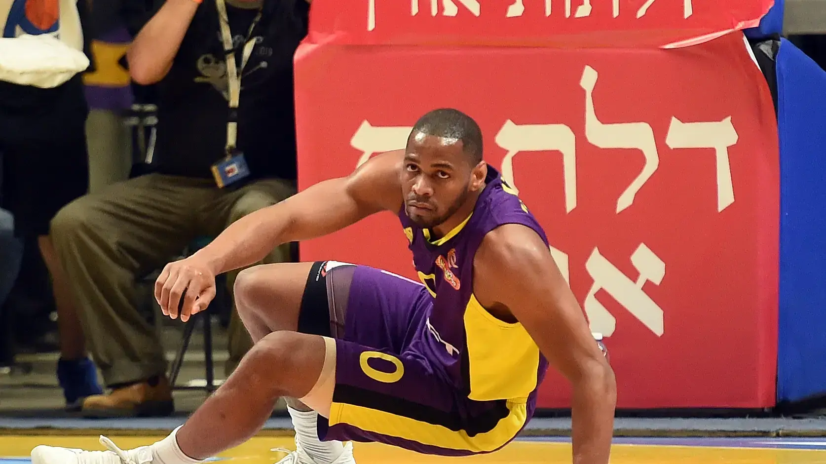 טו הולוואי, שחקן הפועל חולון