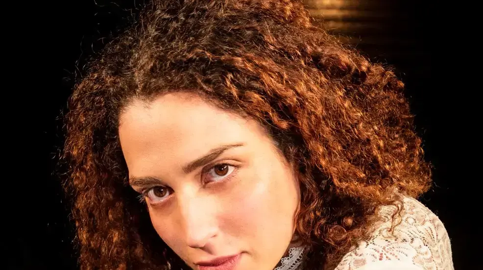 ההצגה "ליל הסדר" בביצוע נועה בל עפ"י מחזה שכתבה