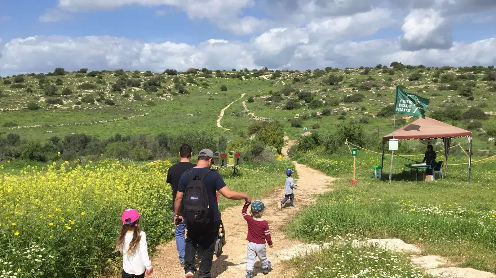 מטיילים בגן לאומי בית גוברין. 10 במרץ 2018