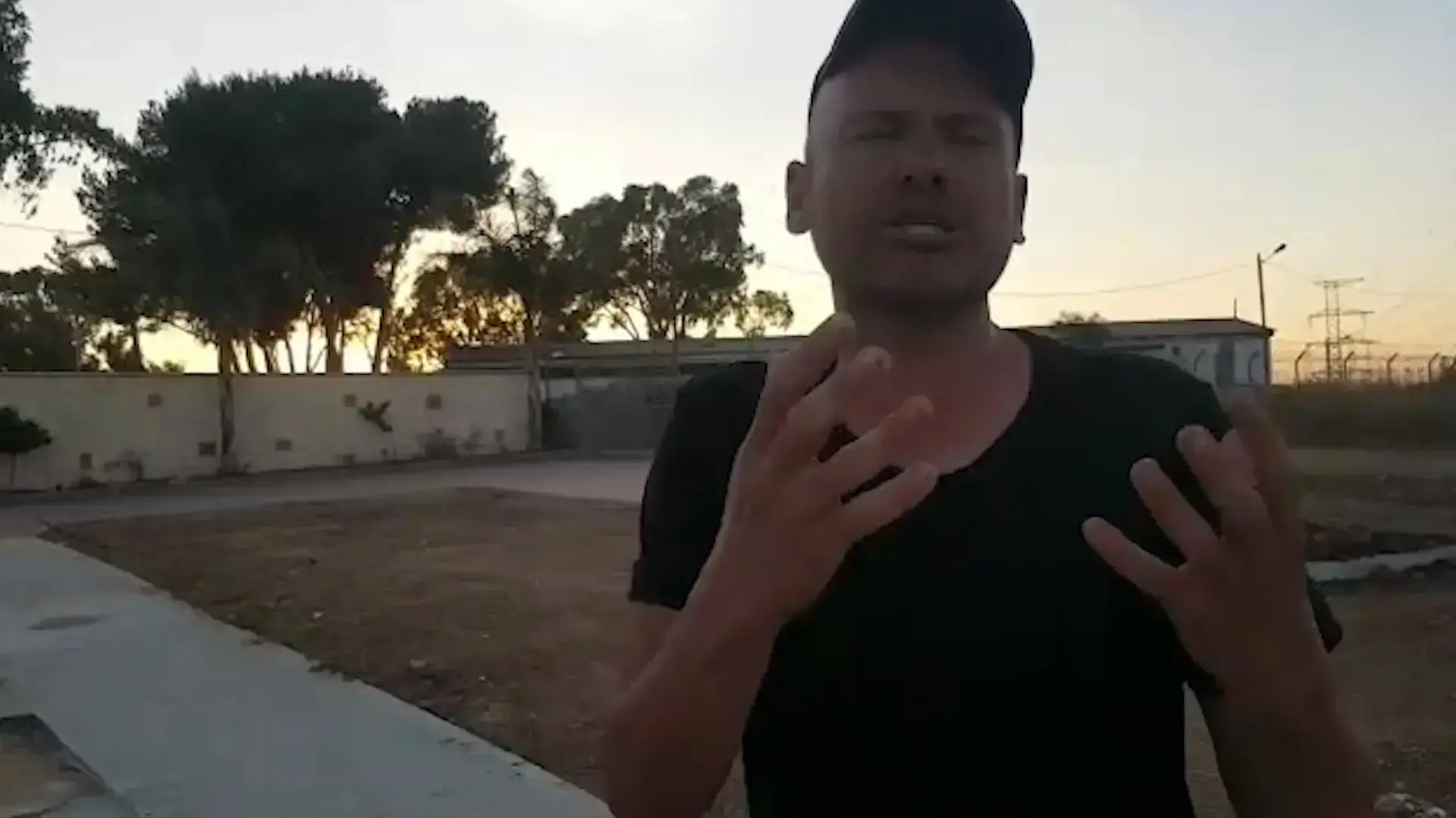 "אני לא מודה"- אריאל שטסמן תועד ליד קברה של תמר אריאל; לטענת הוריה, בגללו נמנעת עלייתם לקברה