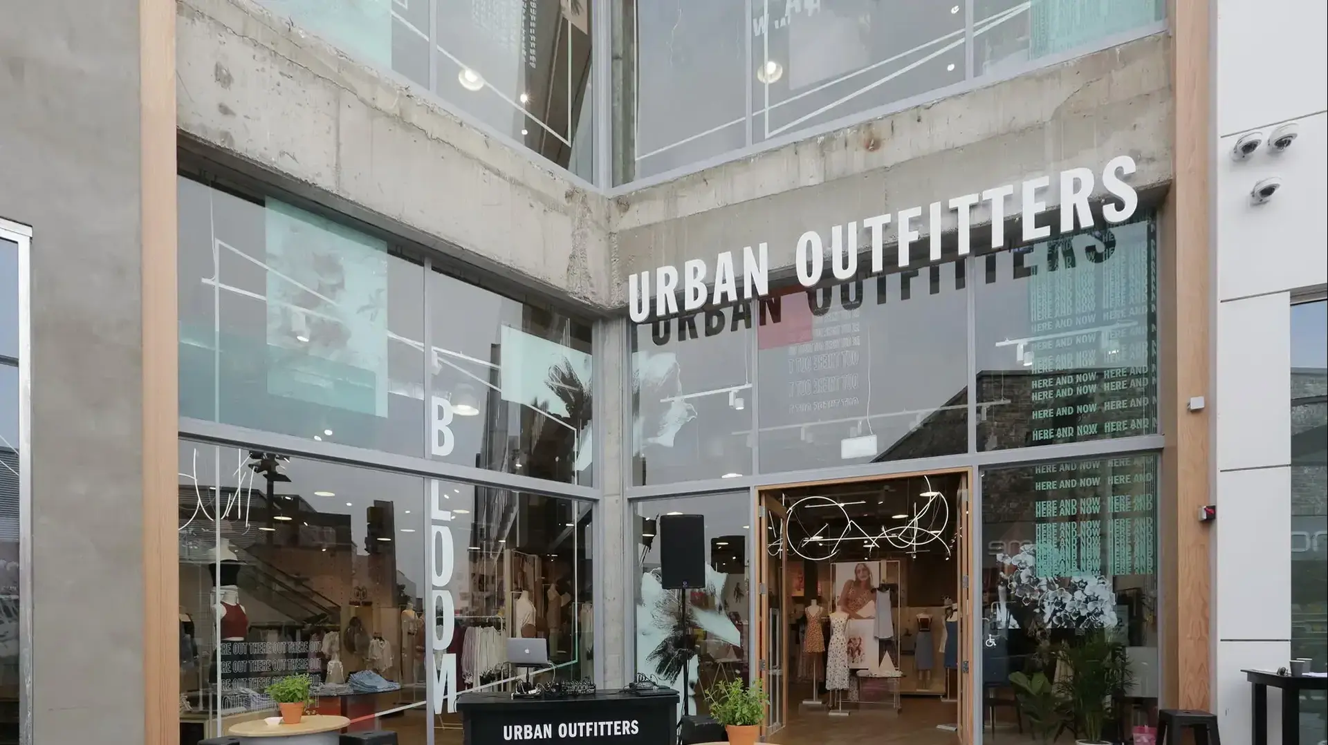 URBAN OUTFITTERS הסניף הראשון בישראל מתחם BIG אשדוד