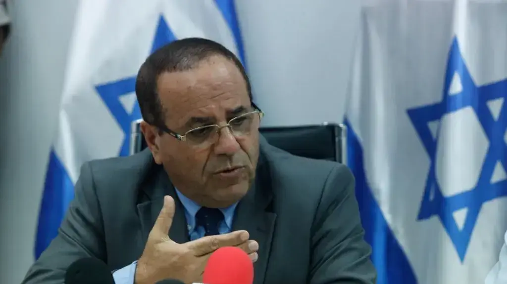 איוב קרא