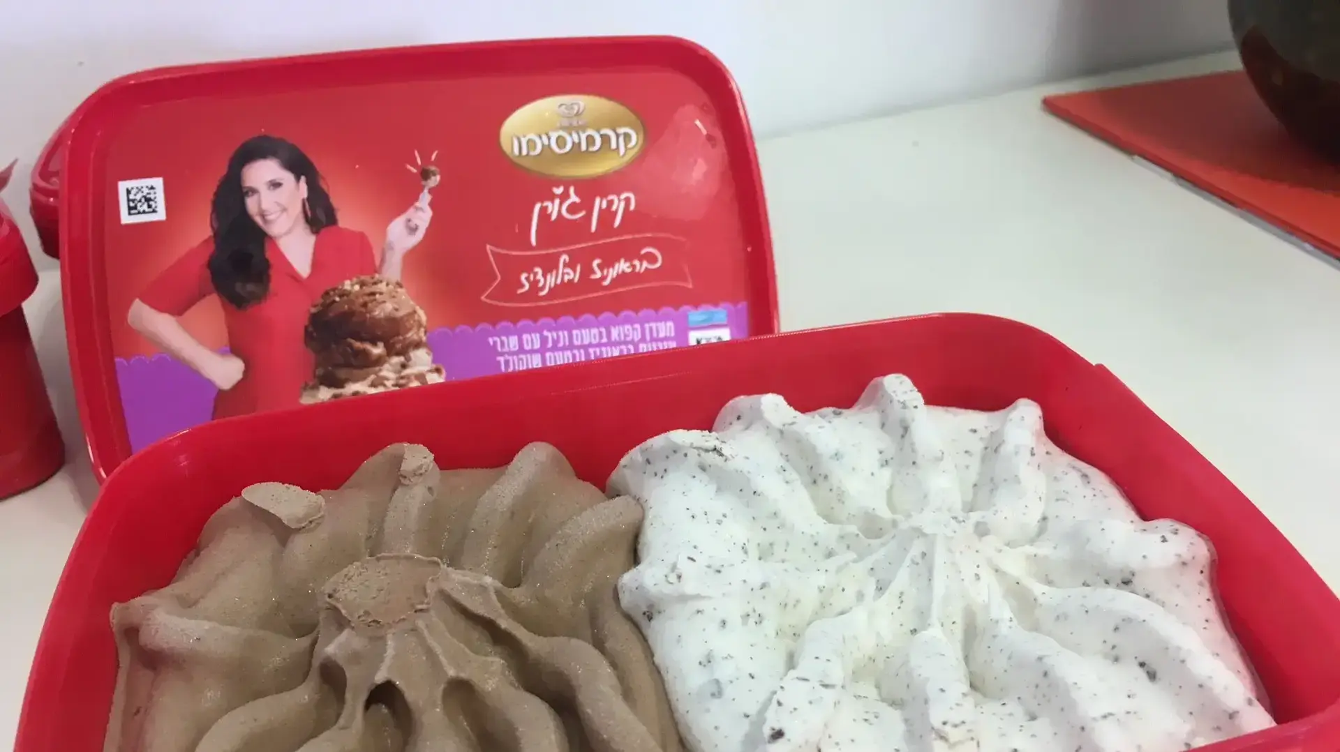גלידות שטראוס עם קרין גורן גלידות שטראוס עם קרין גורן