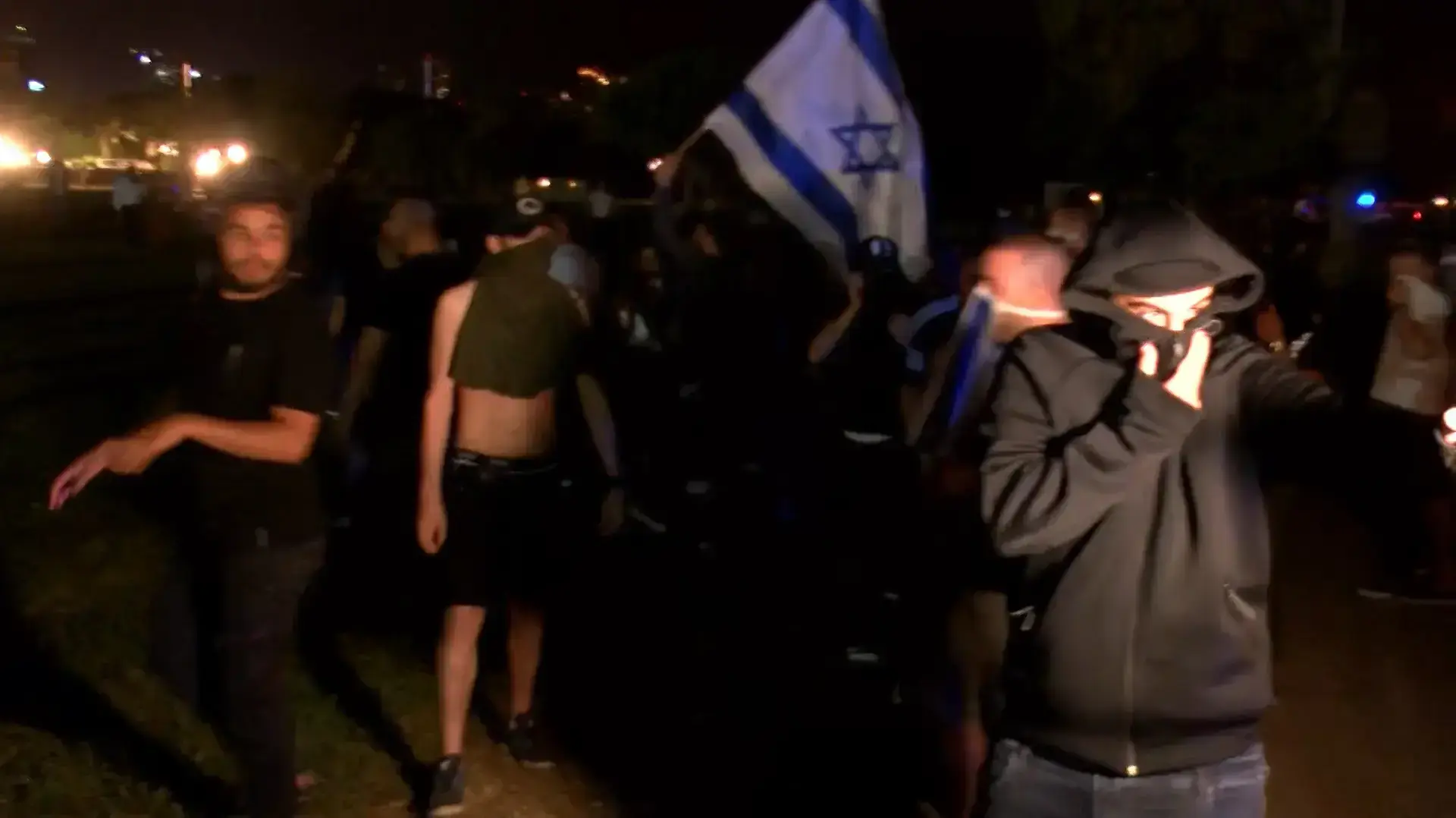 מפגינים התעמתו עם המשטרה סמוך לטקס הזיכרון האלטרנטיבי  המשותף לישראלים ופלסטינים