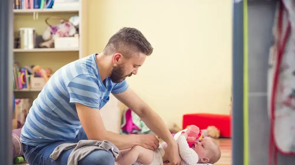 החלפת חיתול לתינוק