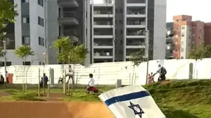 ישראלים חוגגים את יום העצמאות במנגלים, חדרה, 19 באפריל 2018