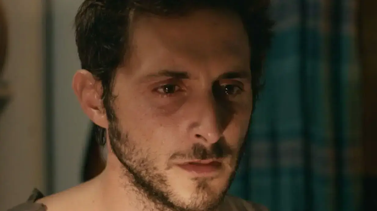 בשבילה גיבורים עפים, תומר קאפון