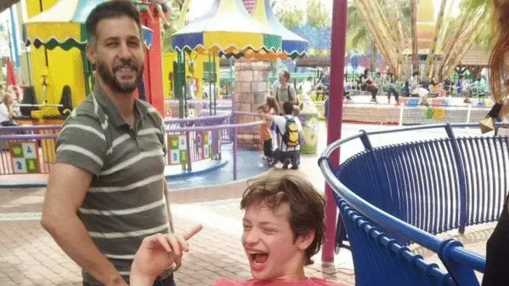 אורי, אשר אימו ראש המאבק לשם הפסקת האפליה כלפי אנשים עם מוגבלויות