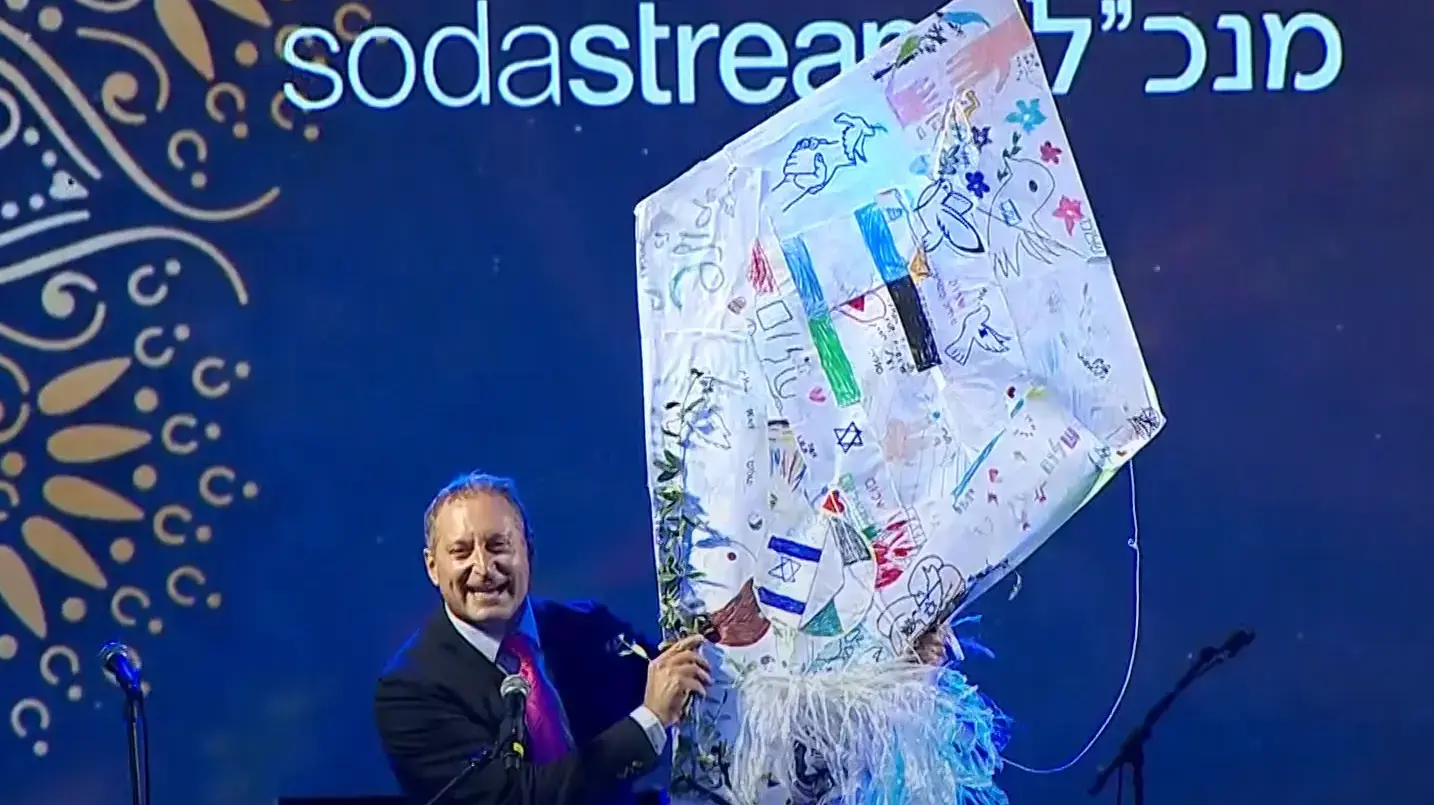 מנכ"ל סודהסטרים דניאל בירנבאום במהלך פסטיבל רמדאן של שלום בנגב