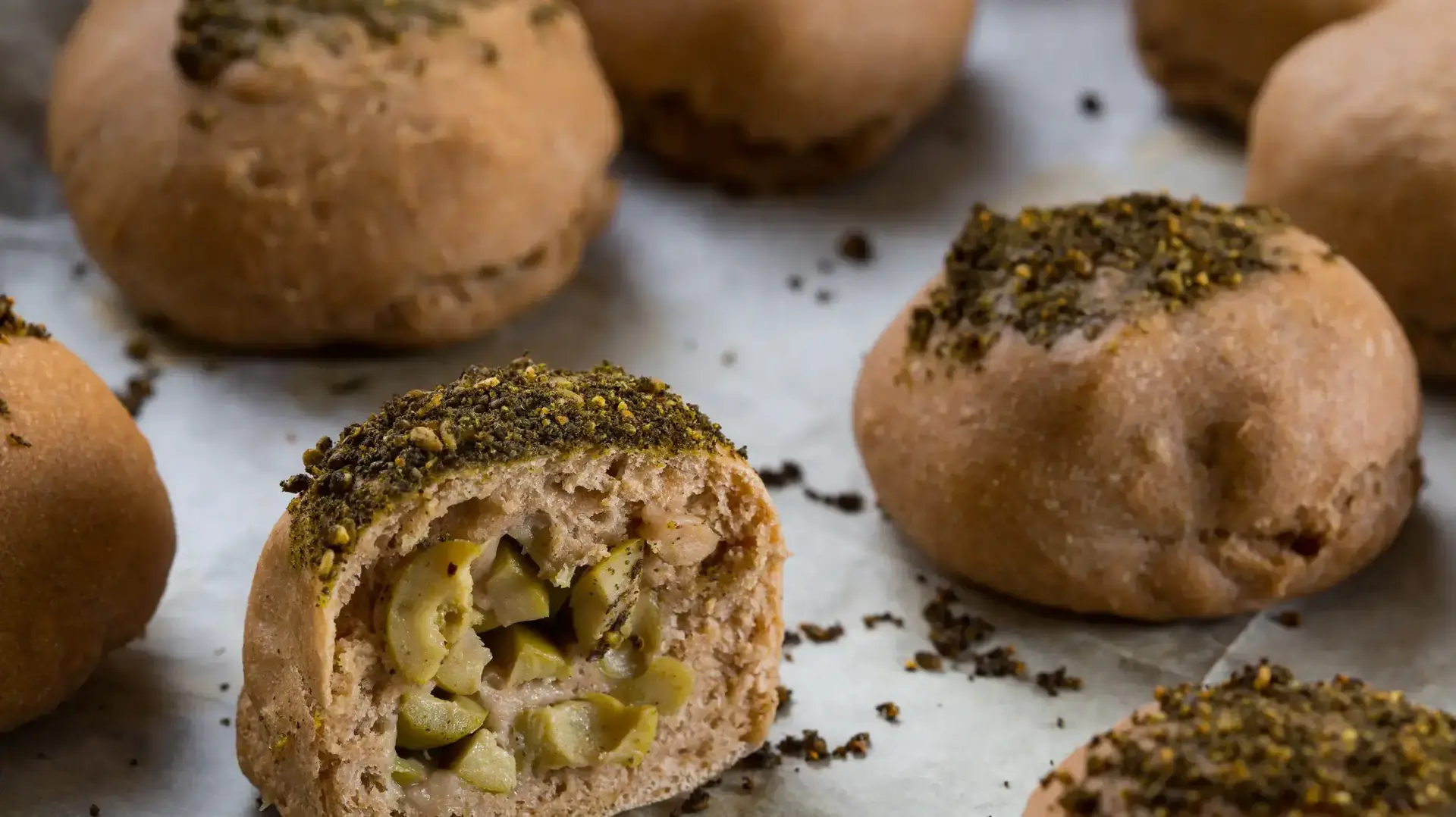 לחמניות כוסמין במילוי זיתים לילדים לחמניות כוסמין במילוי זיתים לילדים