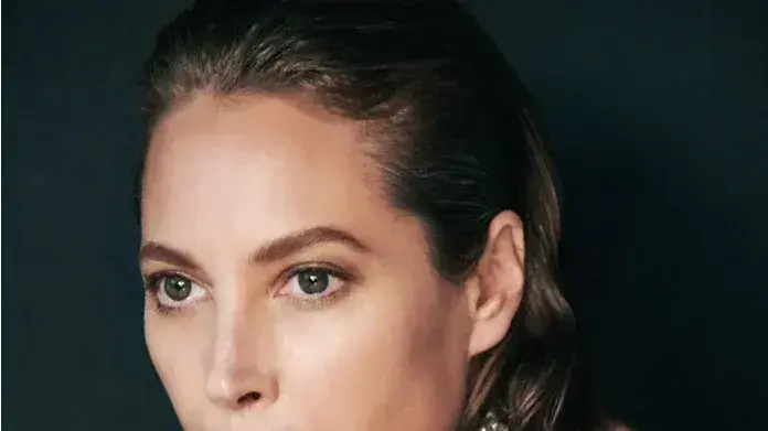 כריסטי טרלינגטון בגיל 49 בהפקת אופנה למגזין InStyle ספטמבר 2018