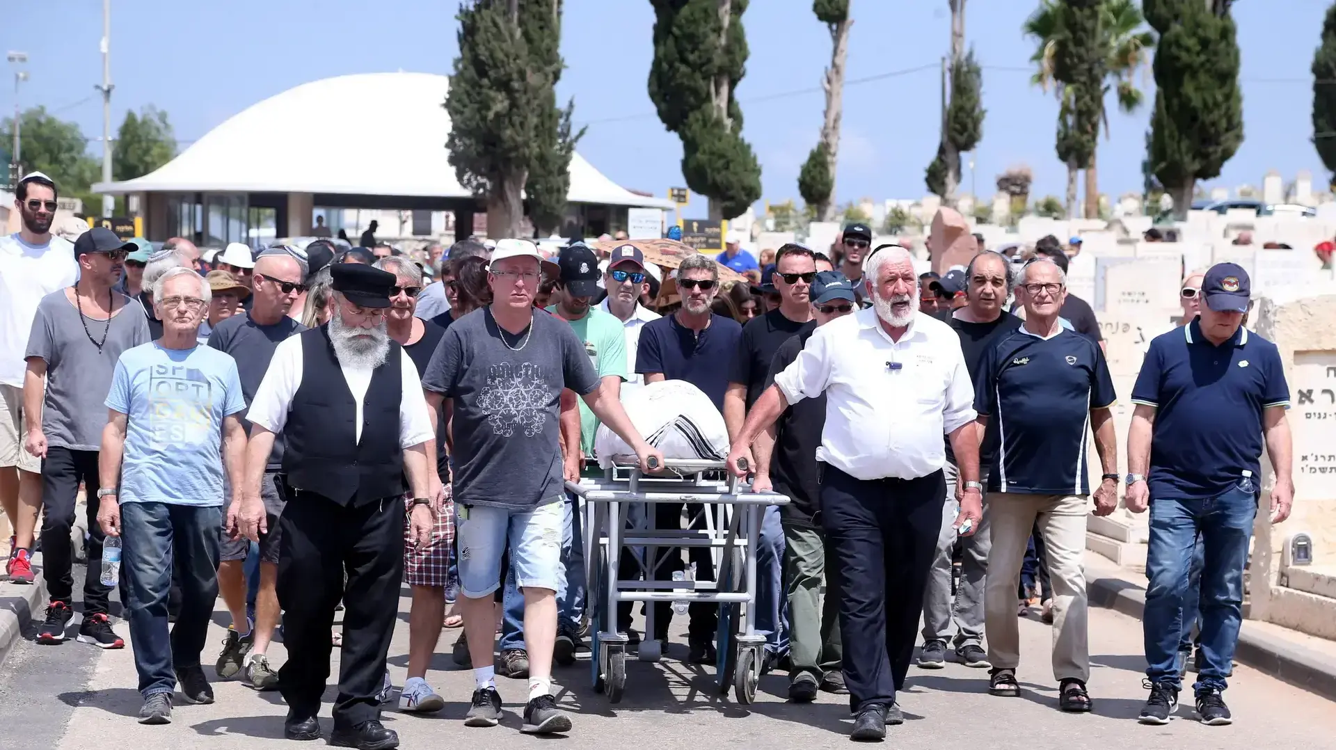הלוויתו של גברי לוי
