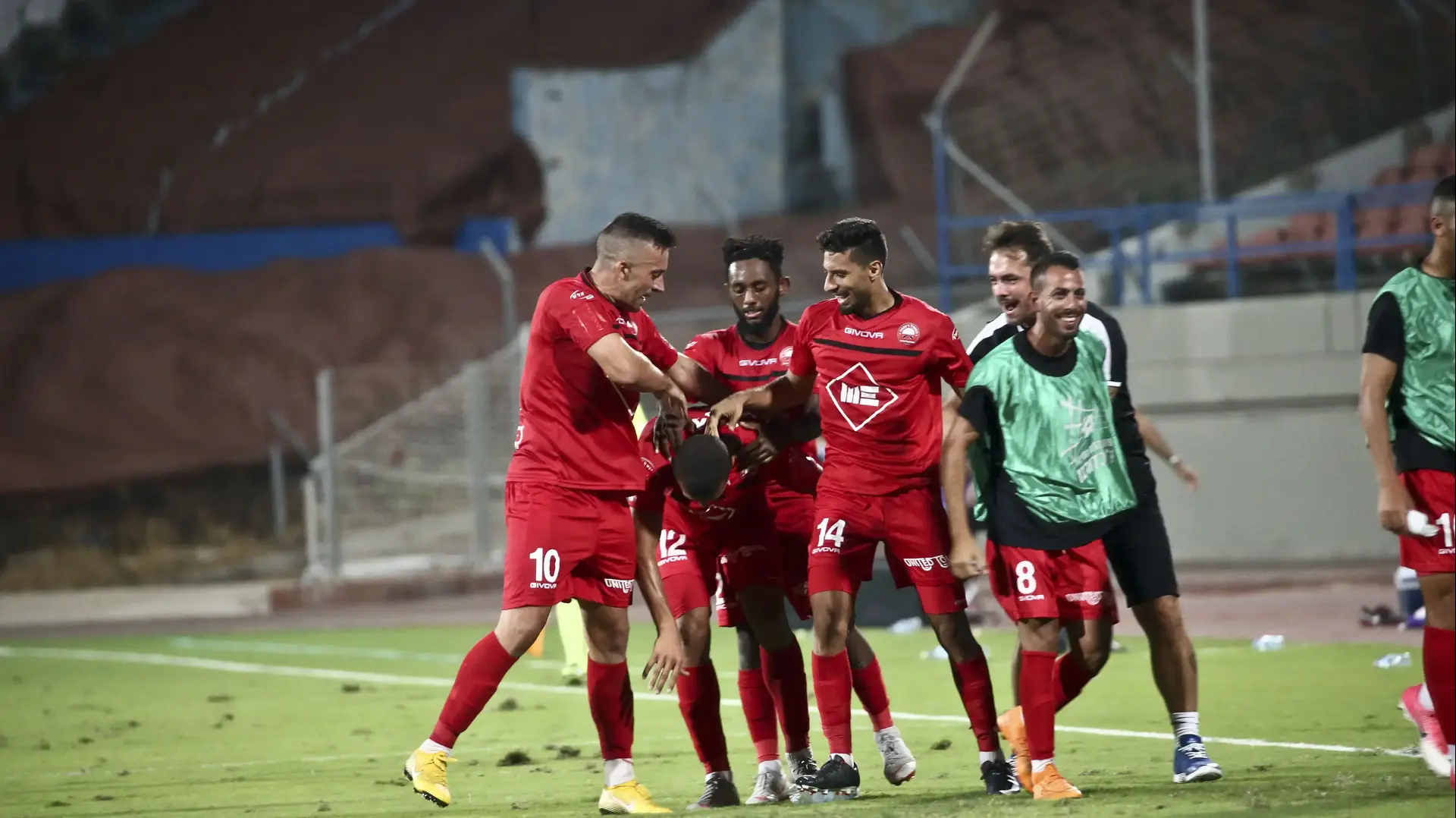 שחקני הפועל רעננה חוגגים