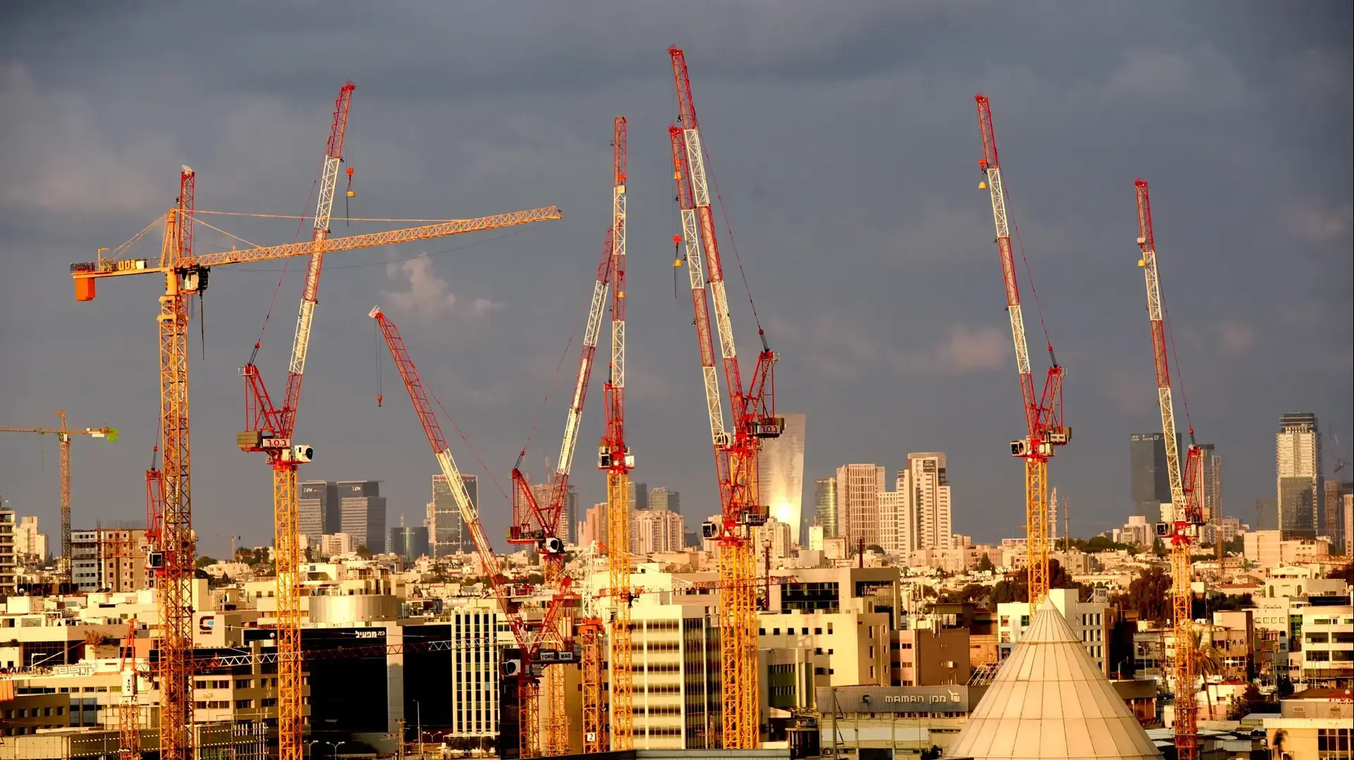 מנופים במתחים יכין סנטר, פתח תקווה 13 בספטמבר 2018