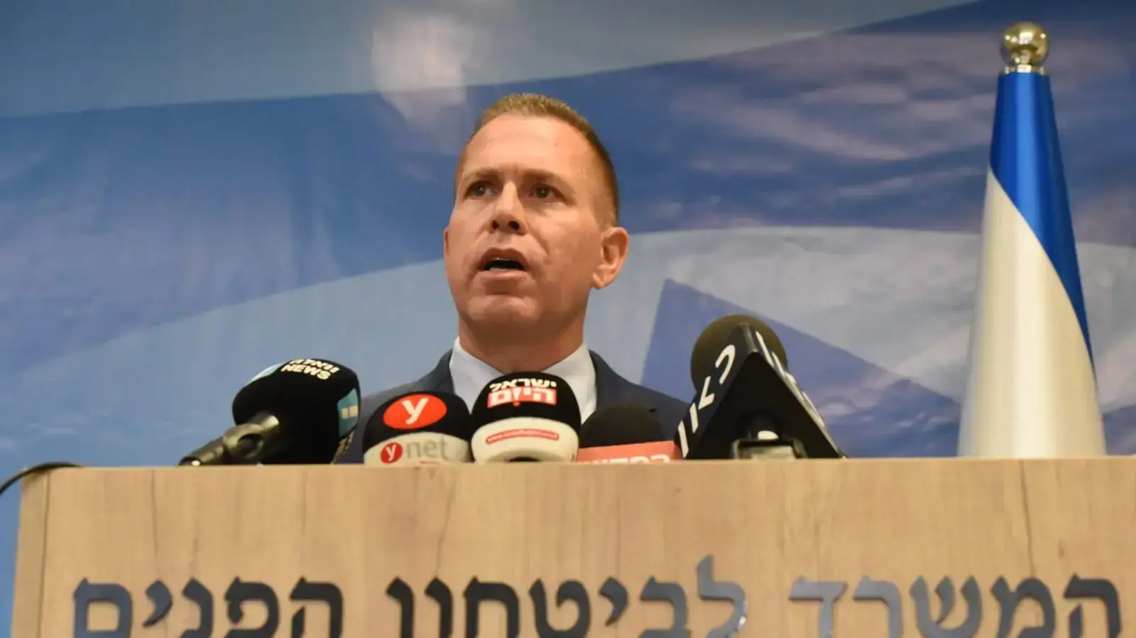 גלעד ארדן במסיבת עיתונאים בה יציג את המועמדים הסופיים למפכ"לות, בניין צ'מפיון, בני ברק