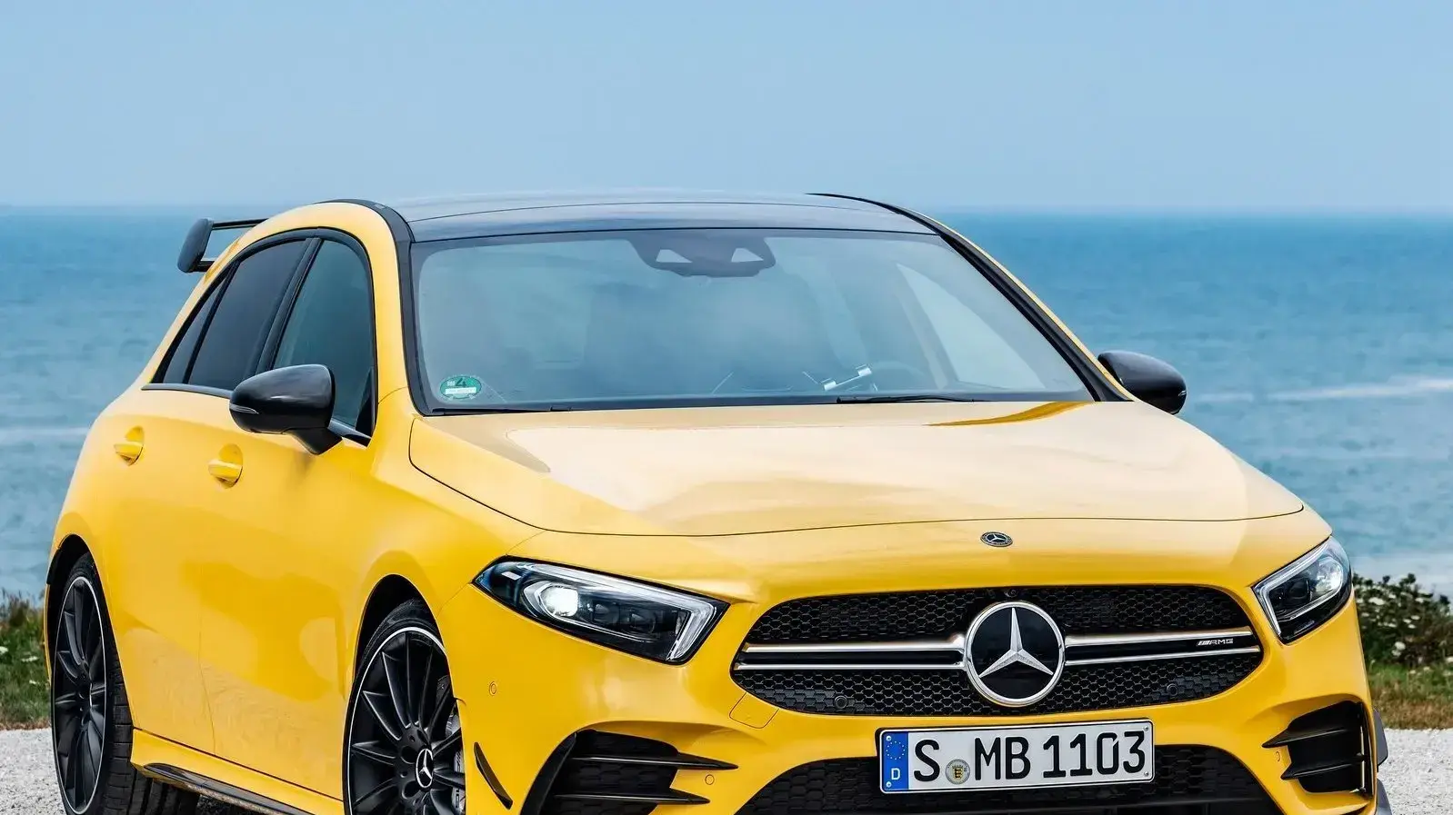 מרצדס A35AMG מתחממת על הקווים
