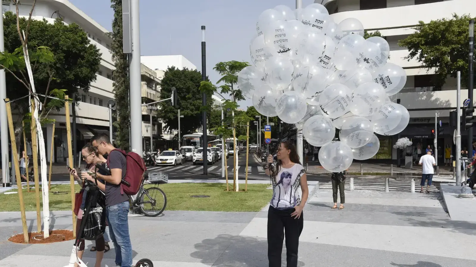 הפגנה נגד אלימות כלפי נשים בכיכר דיזינגוף, ת"א