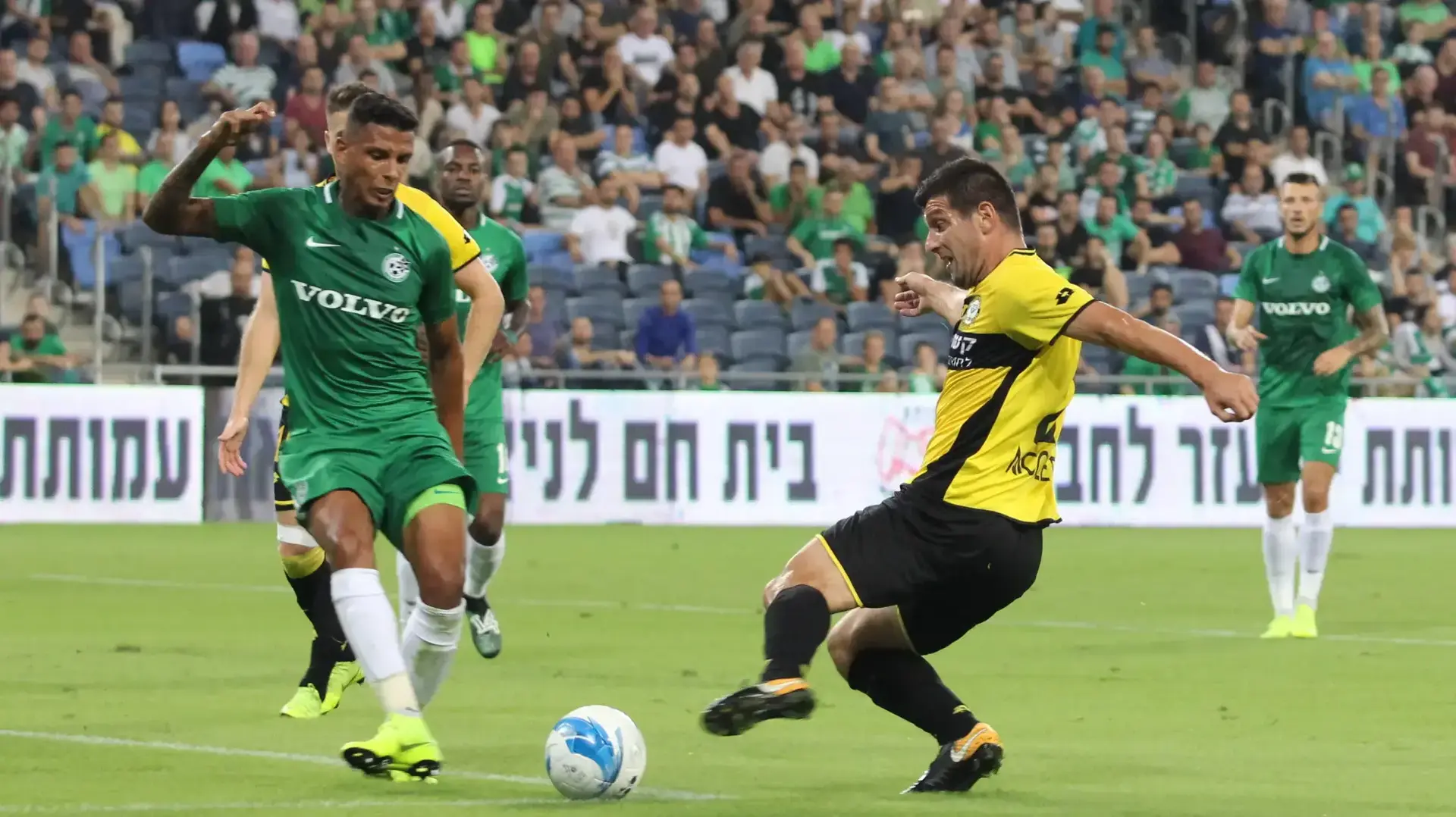 פאטוס בצ'יראי מכבי נתניה מול אליסון דוס סנטוס מכבי חיפה