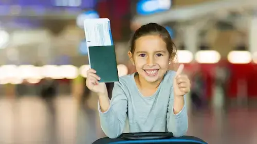 ילדה עם דרכון ילדה עם דרכון