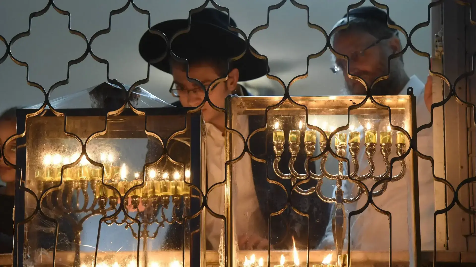 הדלקת נר שמיני של חנוכה בבני ברק 10 בדצמבר 2018