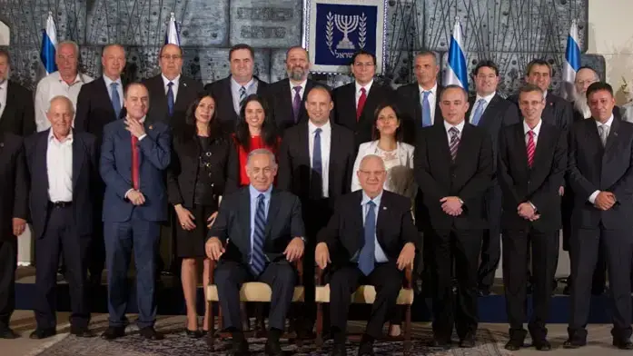 ממשלת נתניהו מושבעת, מאי 2015