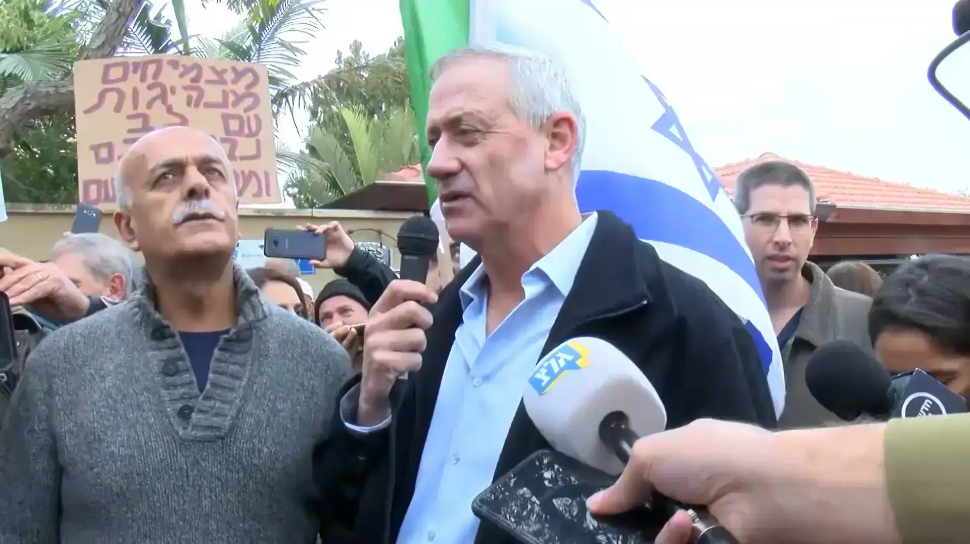 הצהרת כוונות ראשונה
בני גנץ הבטיח לראשי מחאת העדה הדרוזית: "אעשה 
כל שביכולתי על מנת לתקן את חוק הלאום"