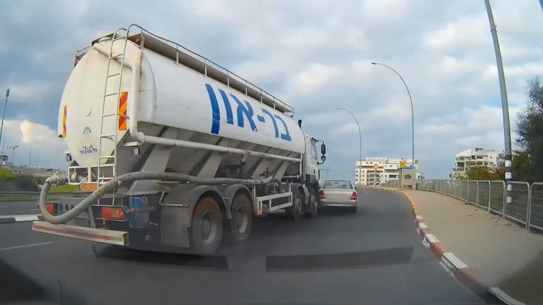 זה ג'ונגל שם בחוץ