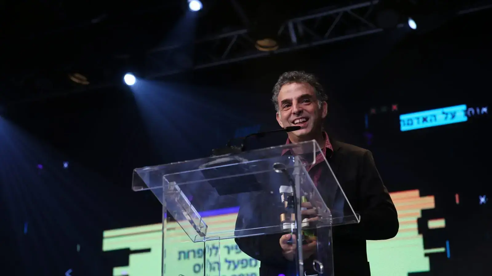 אתגר קרת זוכה בפרס ספיר לספרות לשנת 2018