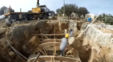 שחזור קשת עתיקה מהתקופה הרומית בגן הלאומי ציפורי