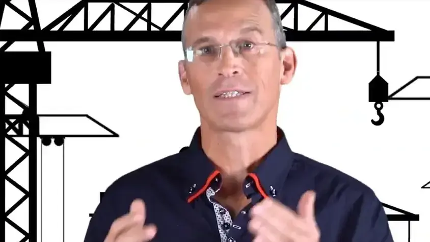 הבעלים של JM ארי אוריאלי