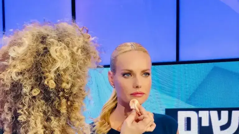 לילך אופק מאפרת את גלית גוטמן