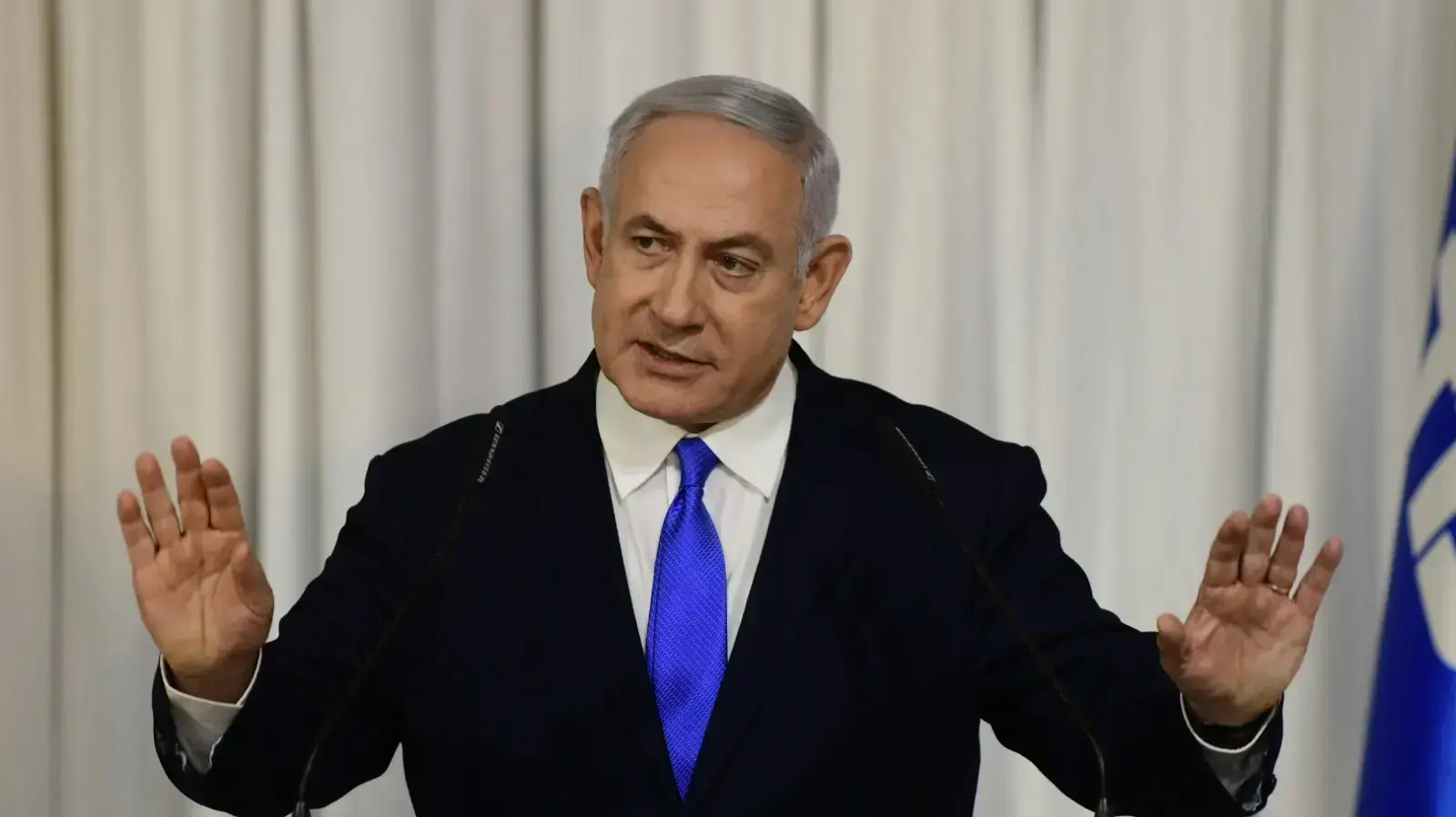 ראש הממשלה ויו"ר סיעת הליכוד בנימין נתניהו בהצהרה לתקשורת בכפר המכביה.