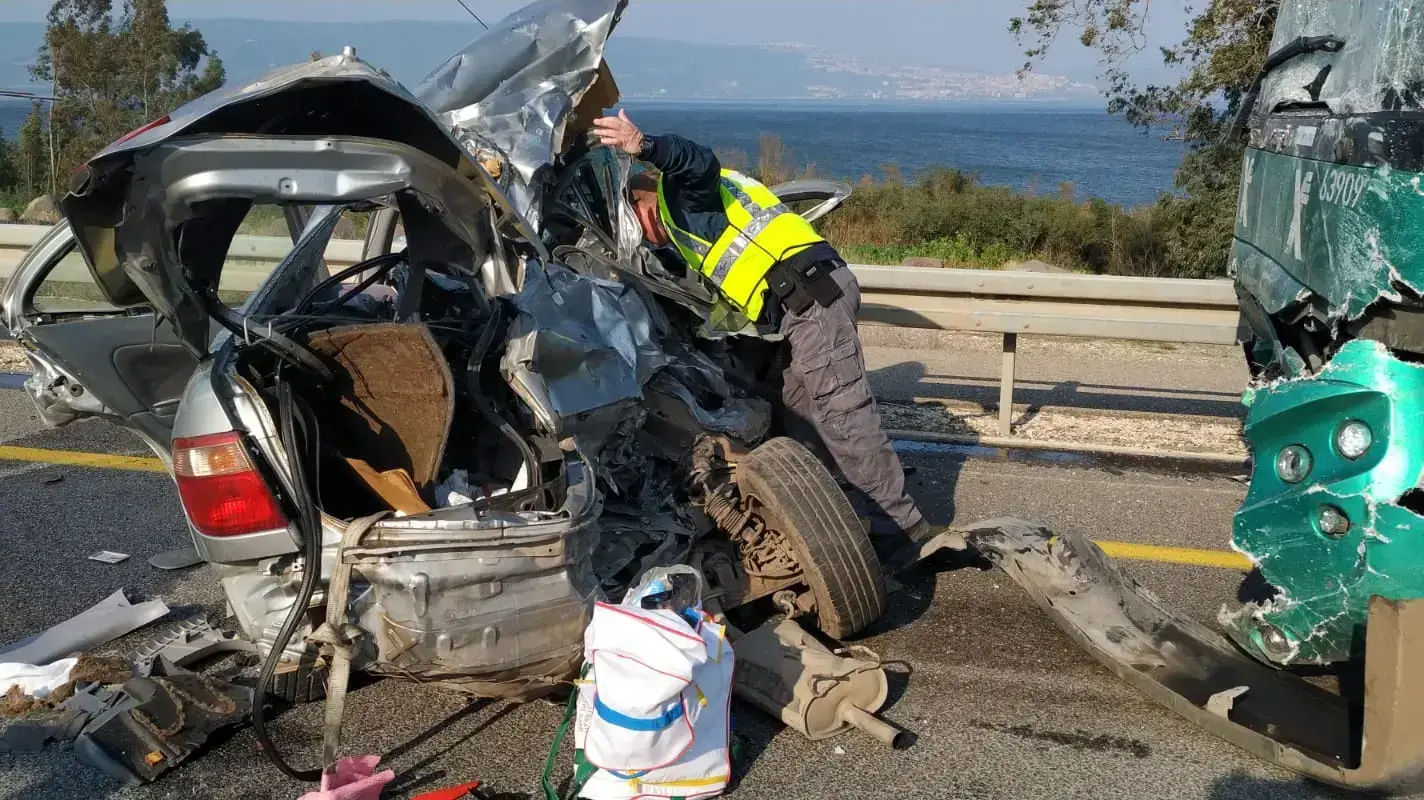 תאונת דרכים חזיתית בין אוטובוס לרכב פרטי בכביש 92 בסמוך לעין גב , פברואר 2019