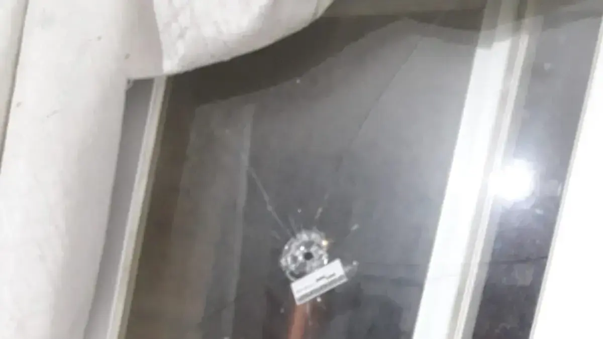 נזקי הקליע שפגע במבנה מגורים בבית אל וגרם לפציעתו של יד בן 9 26 במרץ 2019