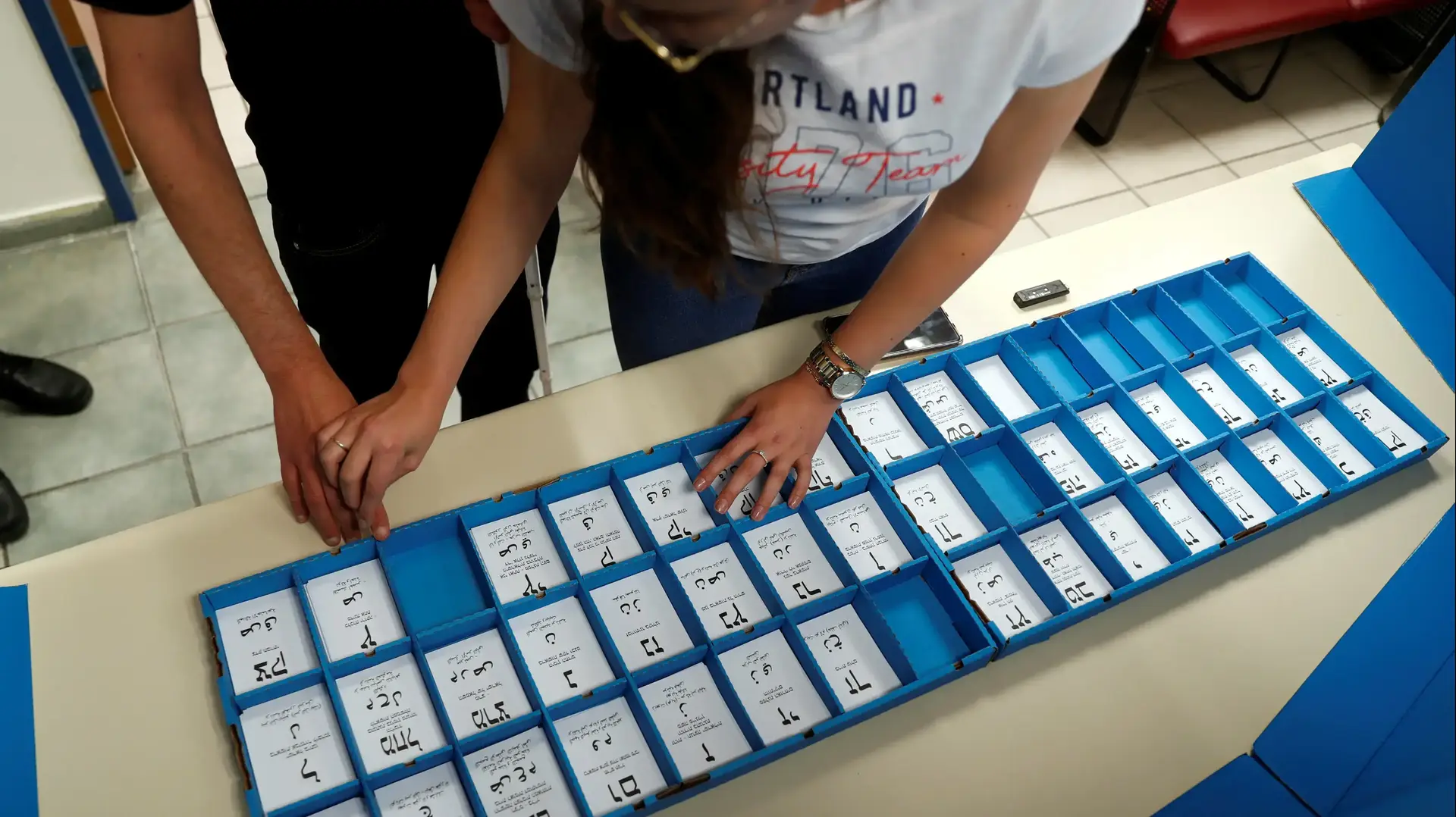 מצביעים עיוורים נעזרים בקלפי, 9 באפריל 2019
