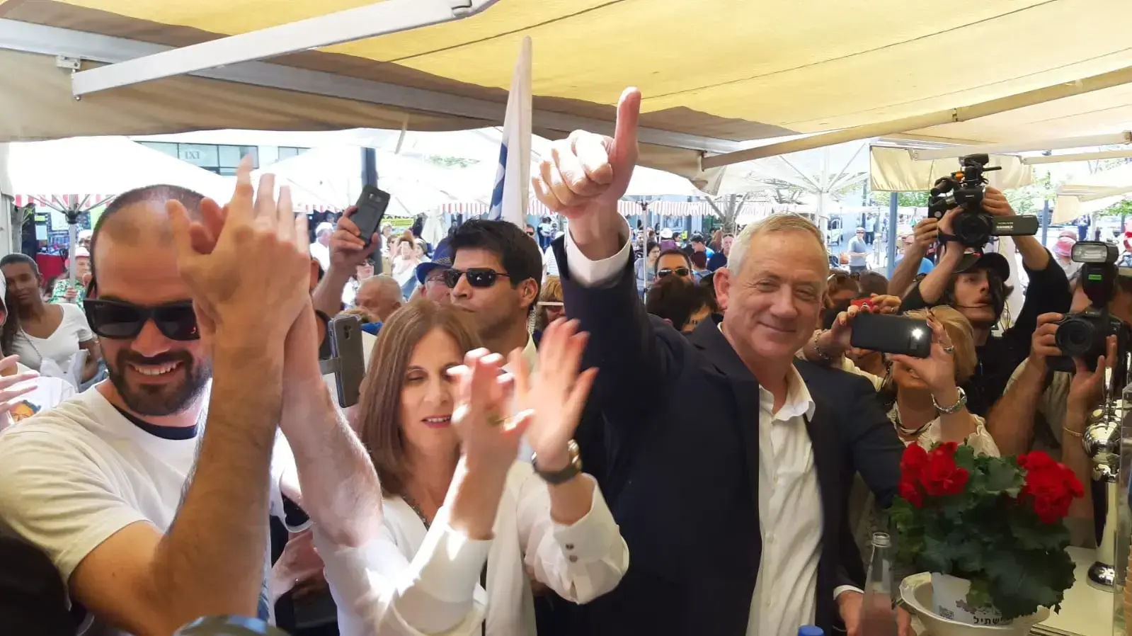 גנץ ותומכיו במדרחוב רוטשילד בראשון לציון, 9 באפריל 2019