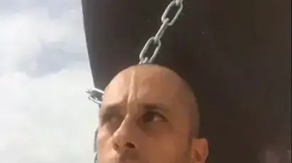 אריאל ברונז מחאה יום השואה פסל קדישמן כיכר הבימה