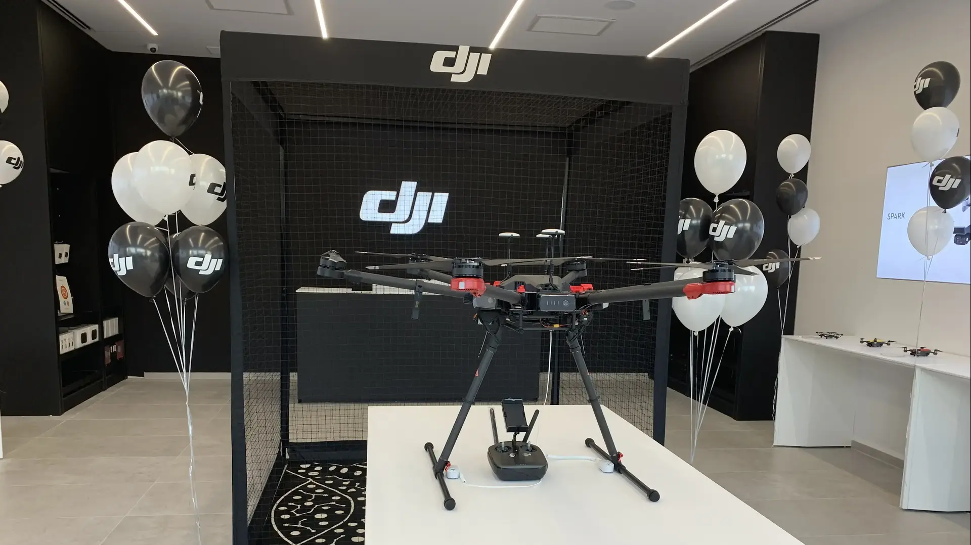 חנות DJI