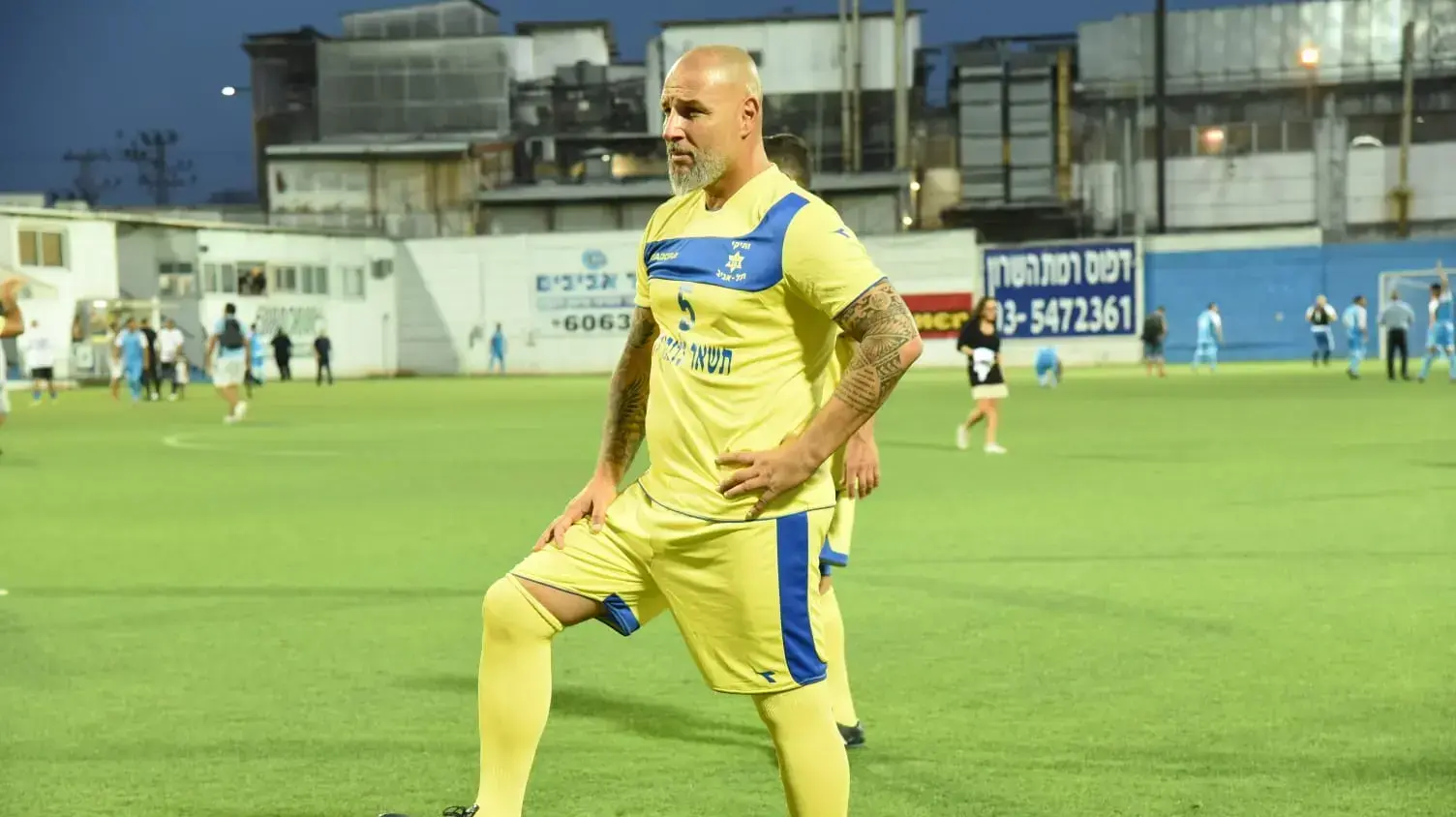 איציק זוהר שחקן העבר במשחק הוקרה לזכרו של אבי כהן איציק זוהר שחקן העבר במשחק הוקרה לזכרו של אבי כהן