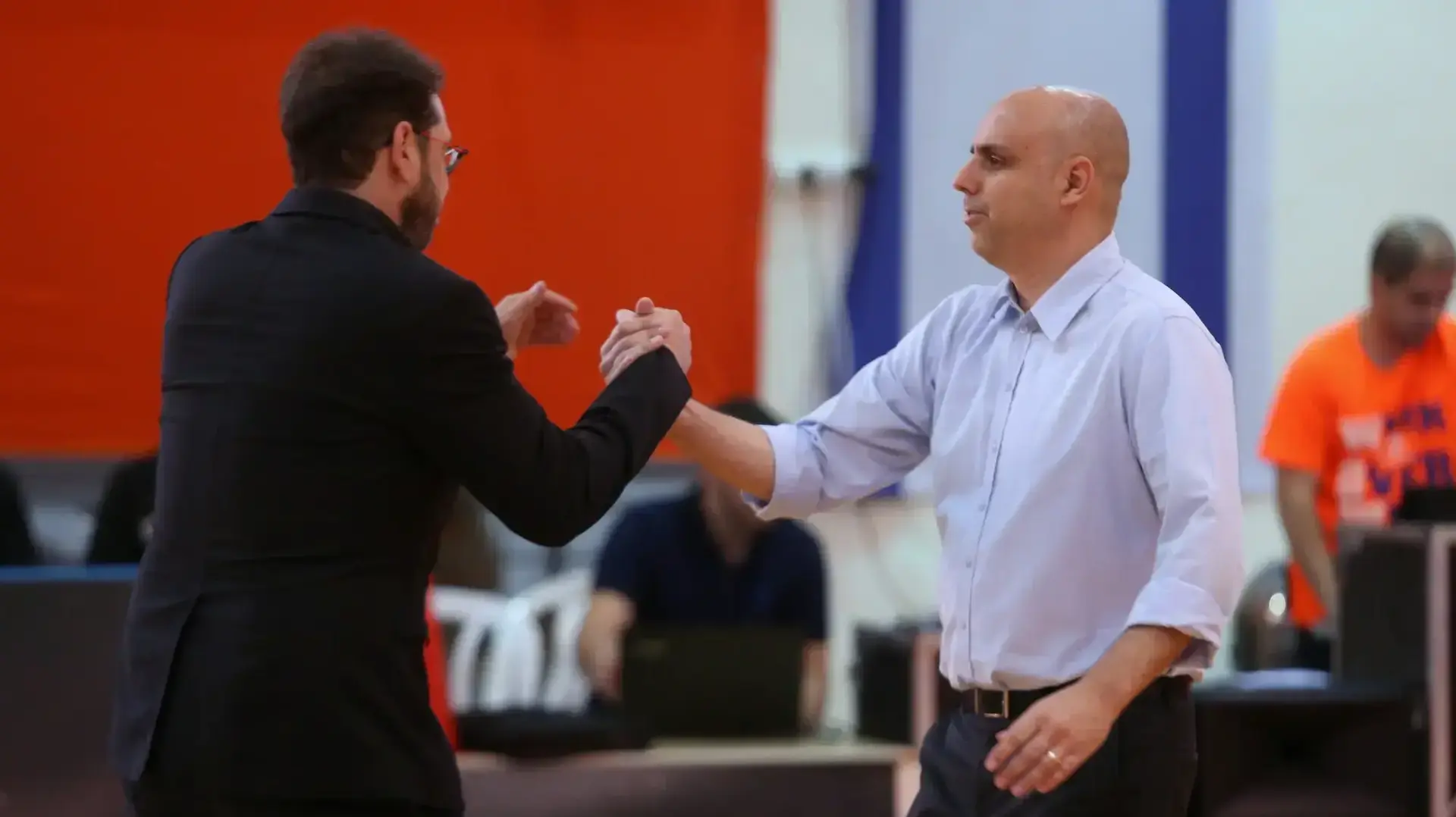 מאמן עירוני נס ציונה נדב זילברשטיין עם מאמן הפועל אילת שרון דרוקר