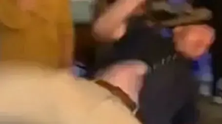 עושה סלטה במסיבה ומאבד את ההכרה
