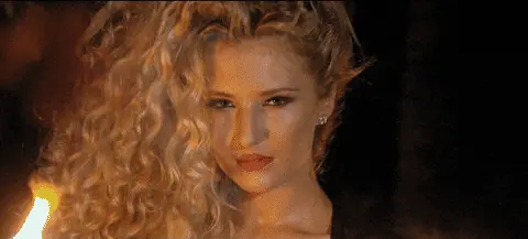 גיף בחורה עם תלתלים