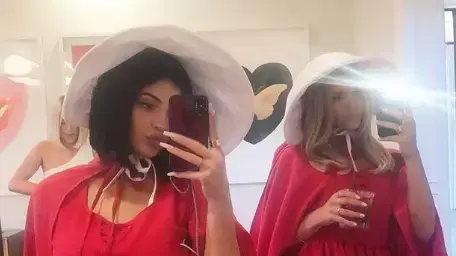 קיילי ג'נר סופיה ריצ'י סיפורה של שפחה